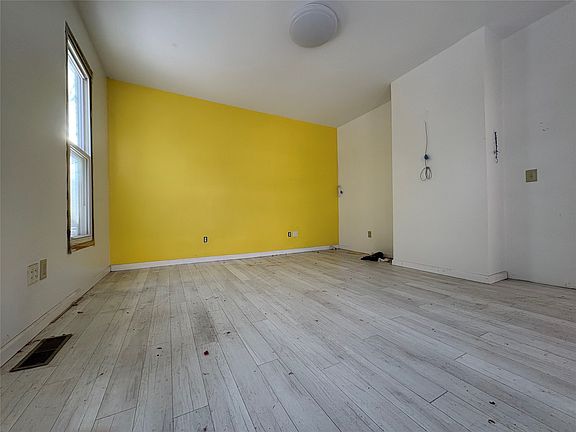 2nd image of 113-115 Hawley St