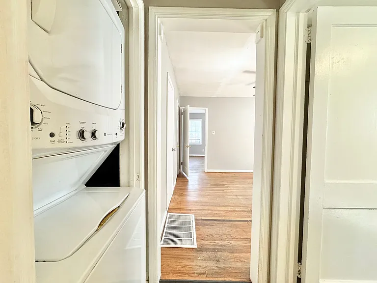 1006 E Side Dr — Photo 9