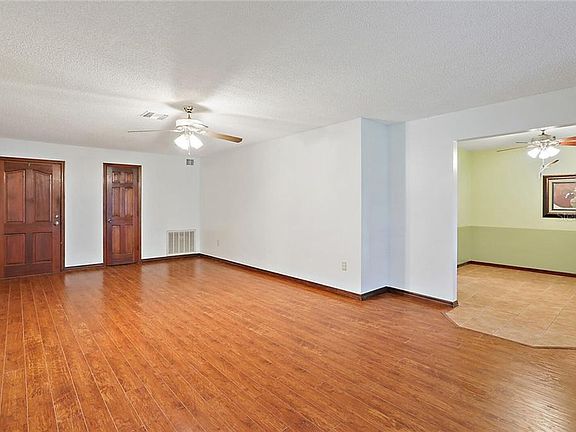 3rd image of 36034 Pine Tree St