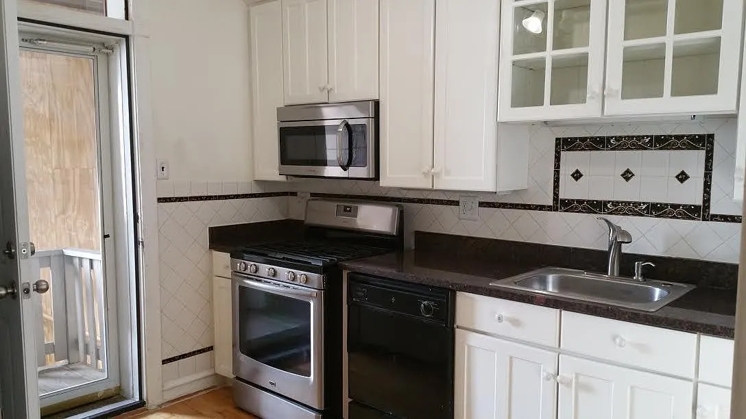 2 bed, 1400 sqft, $1,950 — Photo 4