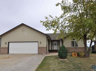 618 Falcon Ave, Harrisburg, SD 57032