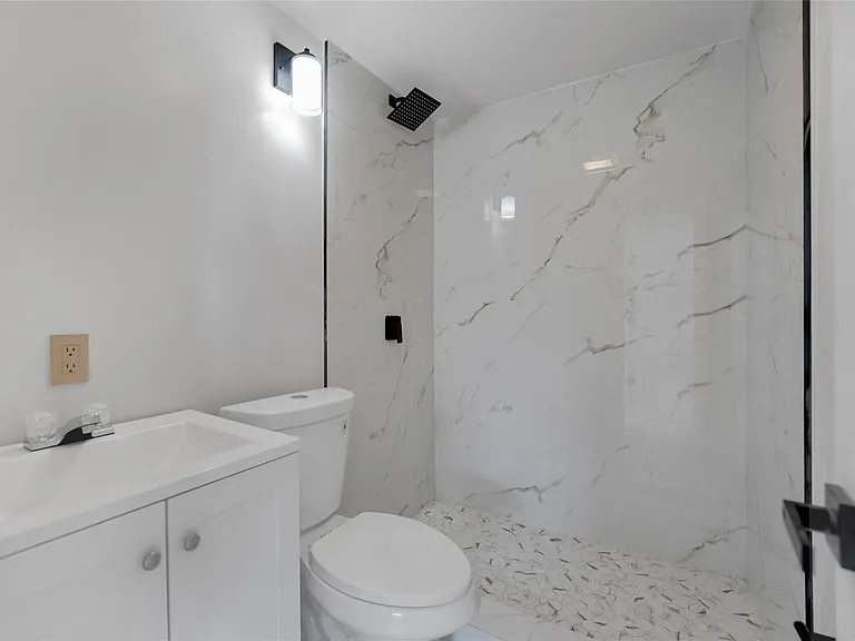 812 NE 4th Ave — Photo 3