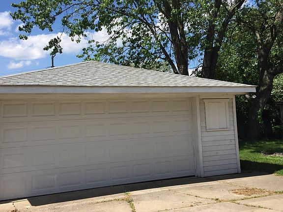 2nd image of 31438 Alcona Ct
