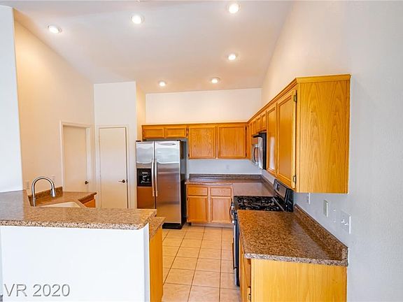 5th image of 1042 Oak Shade Ln