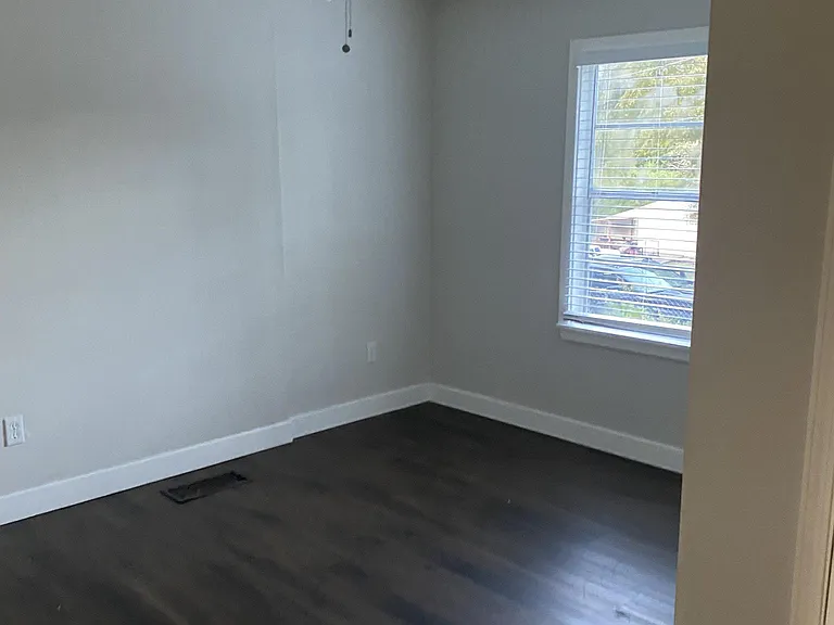 2924 Elam St — Photo 6