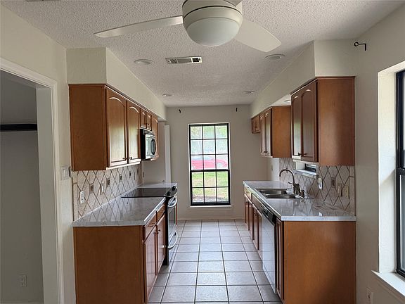 4th image of 1716 Rosemeade Cir