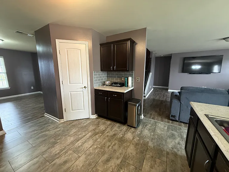 1124 Harmony Ln — Photo 17