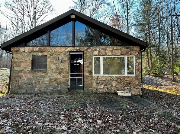 133 Old State Rd W, Slippery Rock, PA 16057