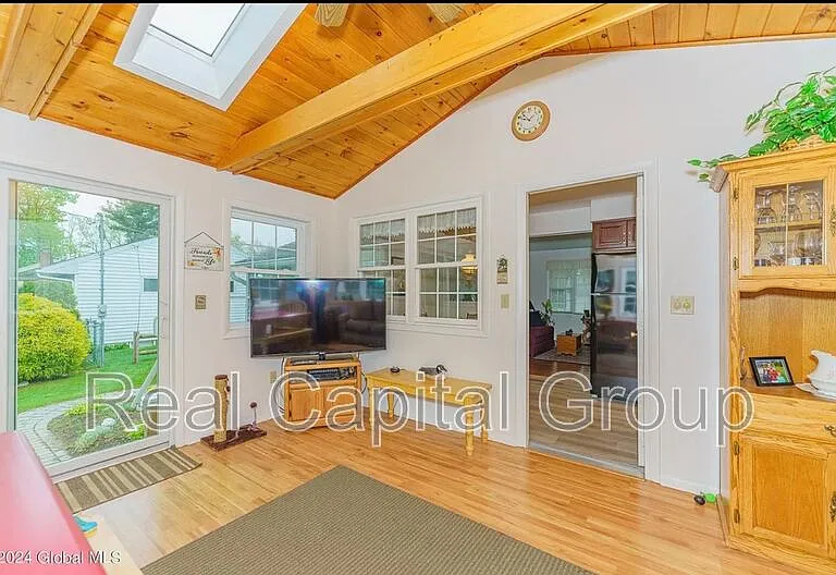 109 Locust Park — Photo 5