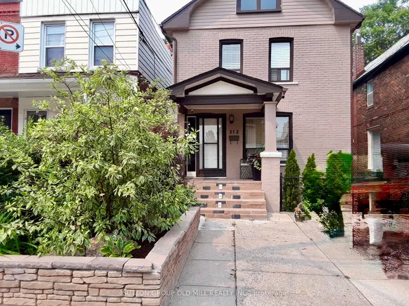 212 Maria St #1, Toronto, ON M6P 1W4