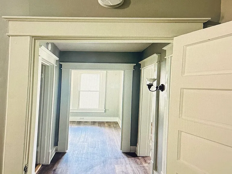 305 S Russell St — Photo 9