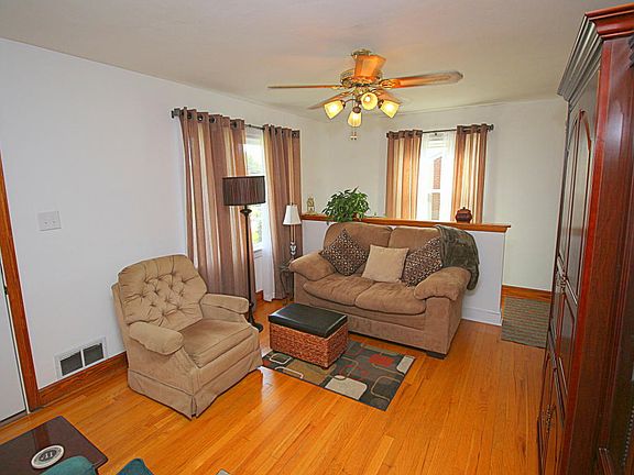 3rd image of 1314 Turner St