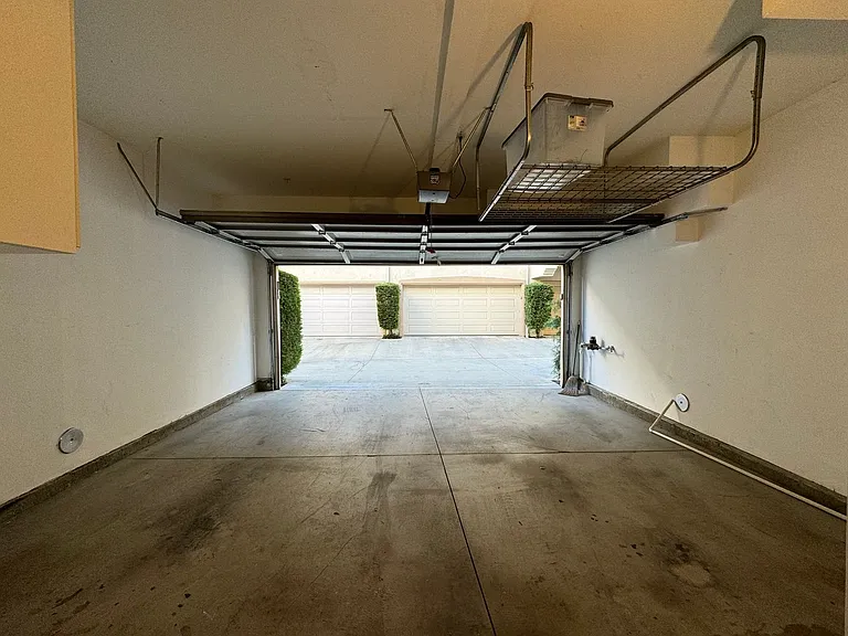 616 E Walnut St — Photo 38