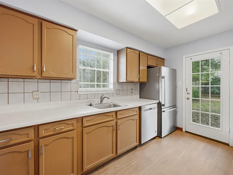 7015 Pella Dr — Photo 15