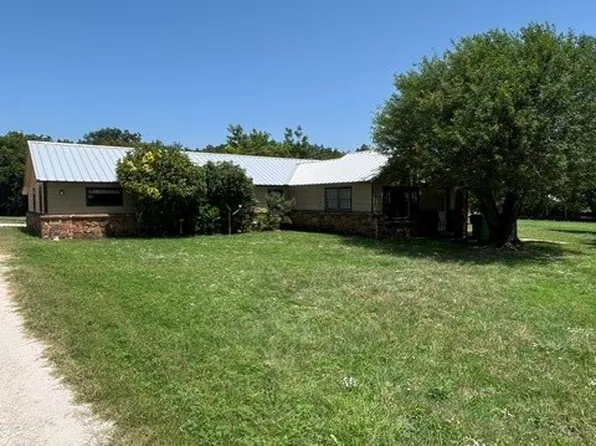 1308 N Mesquite St, Goldthwaite, TX 76844