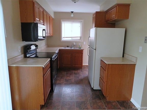 4th image of 805 Winifred Dr