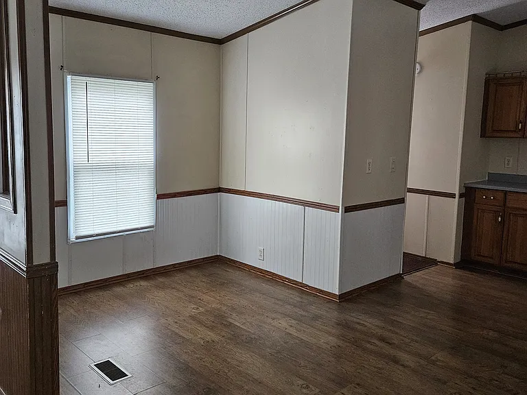 183 Southwest Dr #13 — Photo 2