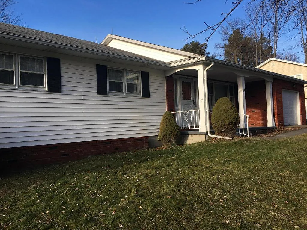 114 Hemlock Dr photo 1