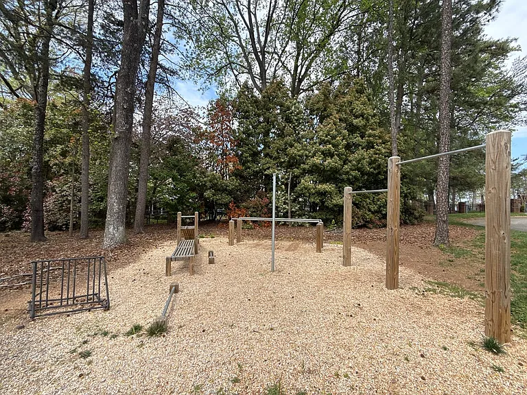 646 Portside Dr — Photo 37