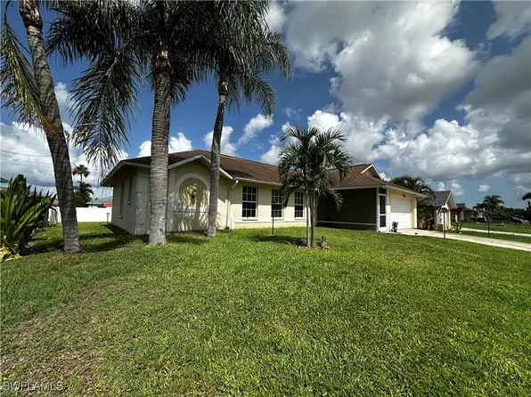 910 SW 10th Pl, Cape Coral, FL 33991