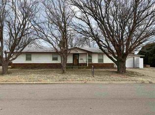 520 N 1st Ave, Fairview, OK 73737