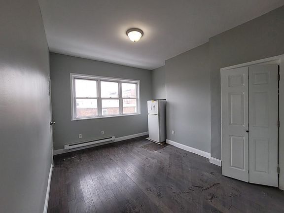 4th image of 146 36th St APT 1