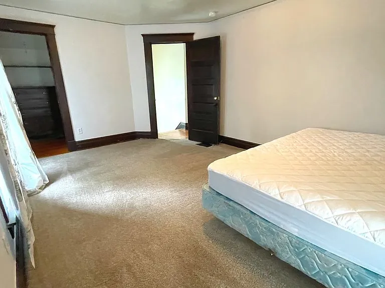 1011 Vaughn St — Photo 12