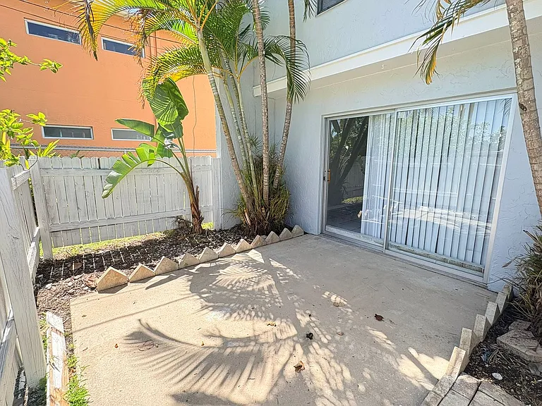 1123 SW 48th Ter #106 — Photo 22