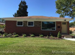 22736 Playview St, Saint Clair Shores, MI 48082