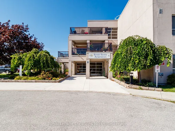 49 Raglan St #106, Collingwood, ON L9Y 4X1