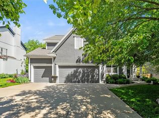 5206 W 158th Pl, Overland Park, KS 66224