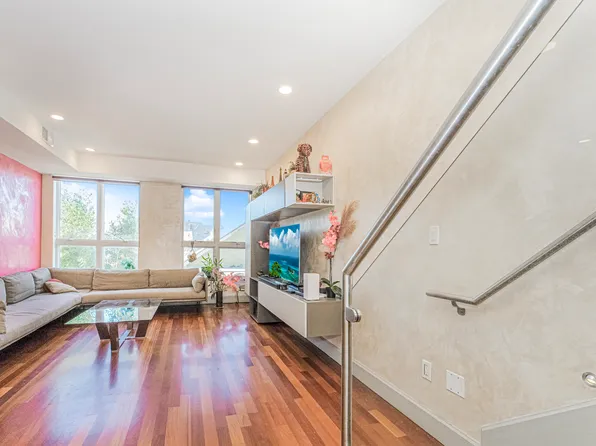 3116 Emmons Avenue image 4 of 26