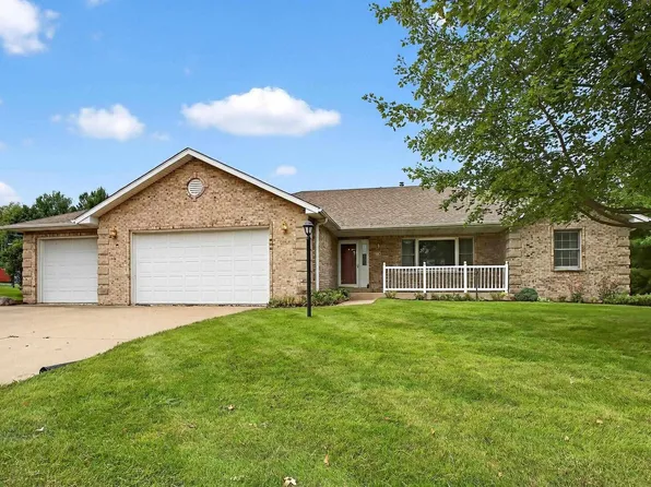18 Dexter Blvd, Eldridge, IA 52748