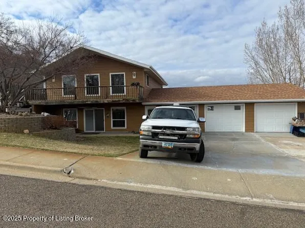 370 Spruce St, Dickinson, ND 58601
