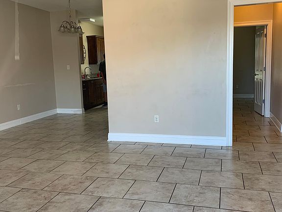 5th image of 378 Monarch Dr #B