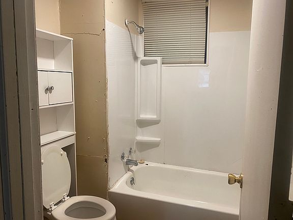 4th image of 513 Alexander Cir