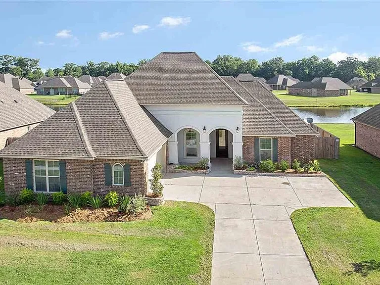 4576 Stonewall Dr — Photo 2