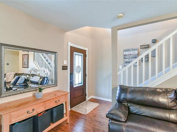 4th image of 220 Sunset Oaks Dr