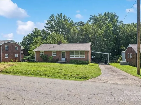 2210 Whitsett St, Burlington, NC 27215