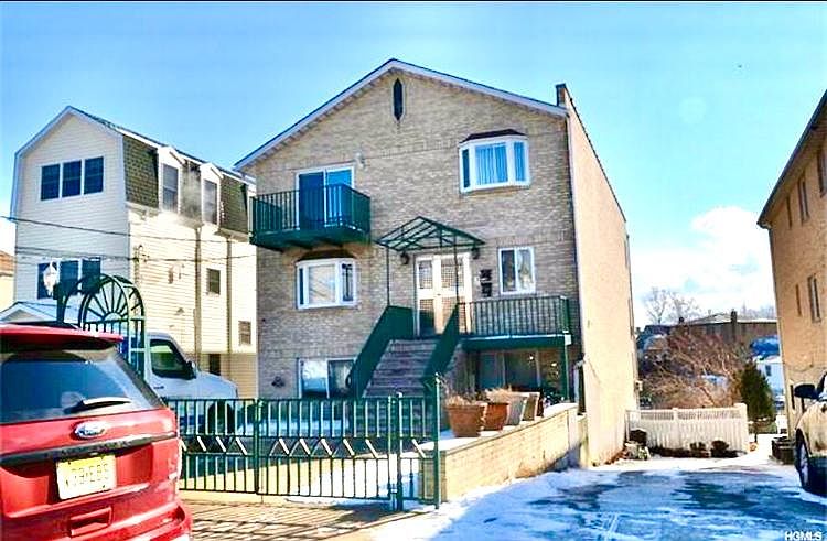 1st image of 3284 Griswold Ave #2