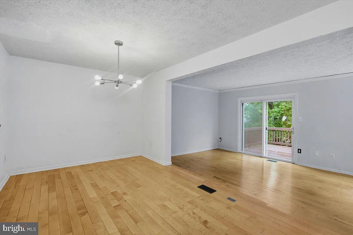 4 bed, 3.5 bath, 1860 sqft, $2,950 — Photo 4