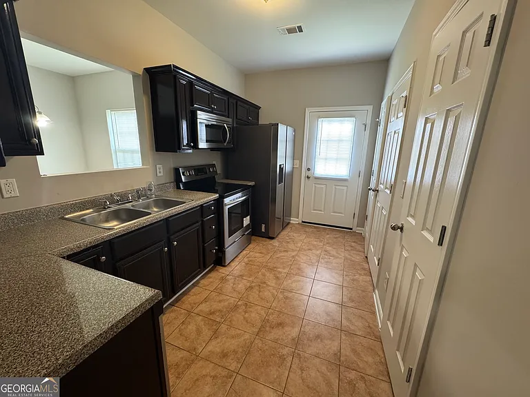 262 Village Dr — Photo 4