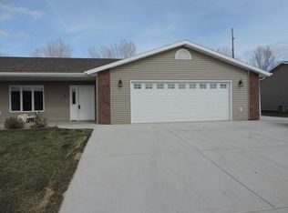 91 Ogden Ln, Bismarck, ND 58504