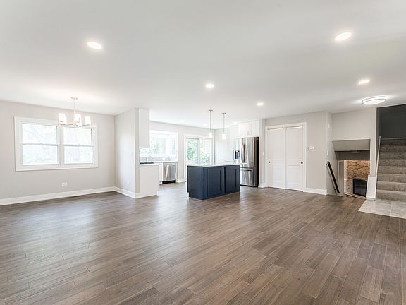 3rd image of 237 Grovenor Dr