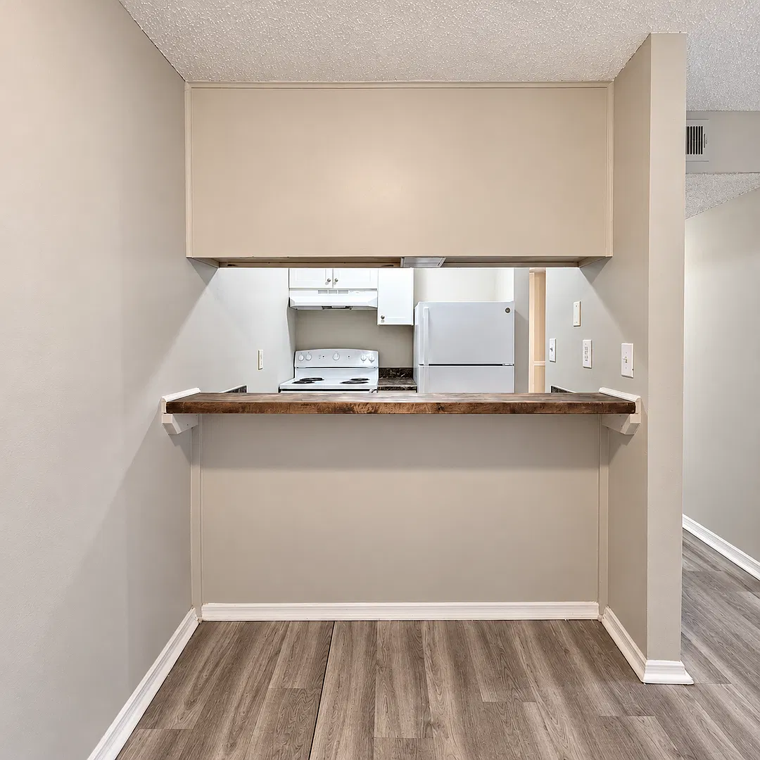 1 Bedroom / 1 Bath Apartment - One Month Free! — Photo 4