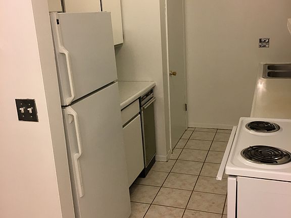 3rd image of 3021 Heritage Dr APT 4