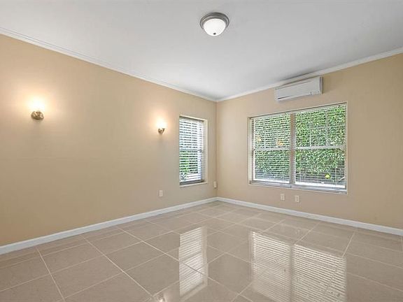 3rd image of 445 Brazilian Ave APT 4