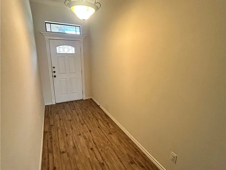 1202 Harrisonburg Ln — Photo 2