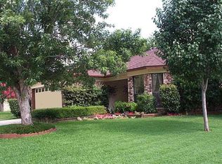 2134 Reverchon Dr, Arlington, TX 76017