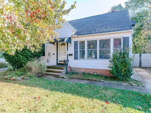 1111 E Miner Rd, Mayfield Heights, OH 44124